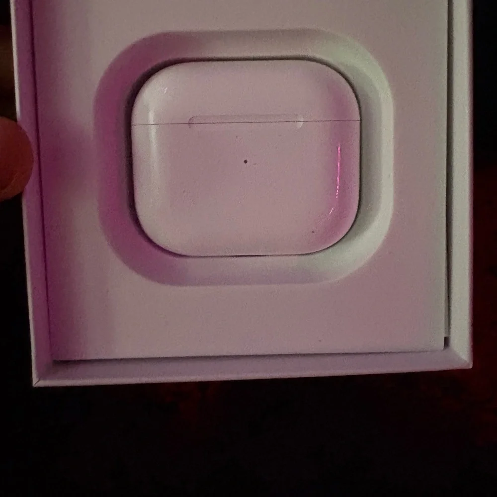 Apple White Wireless Earbuds